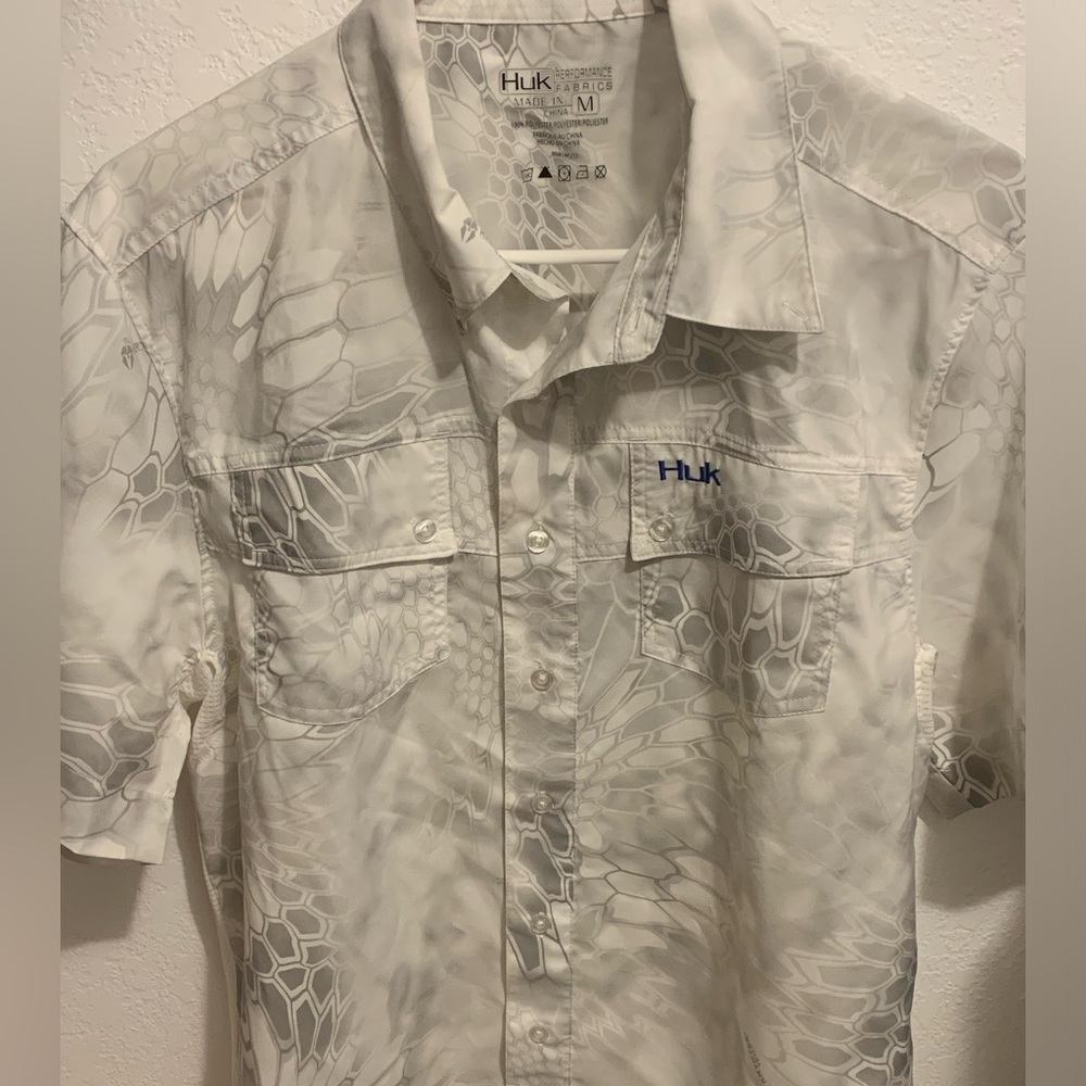 Hulk medium men’s fishing shirt 2 shirt bundle